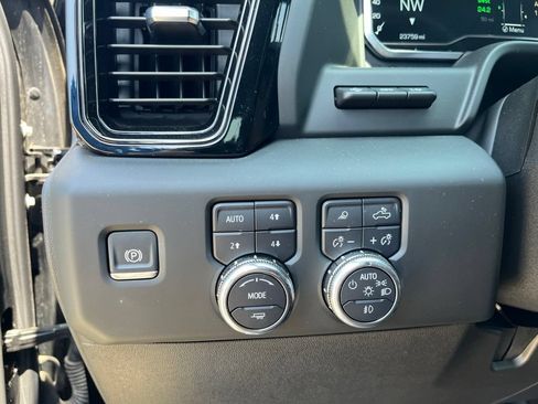 Used 2024 GMC Sierra 2500 AT4 w/ AT4 Premium Plus Package AWD/4WD image 13