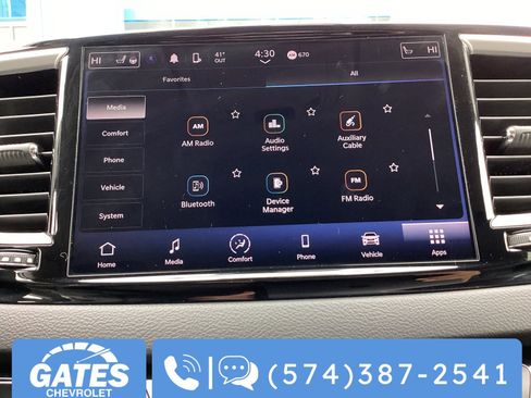 Used 2024 Chrysler Pacifica Touring-L image 3