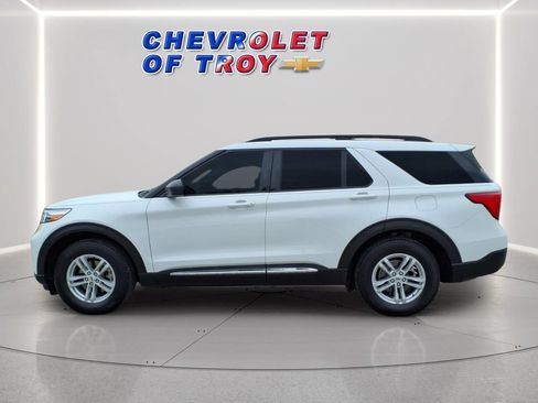 Used 2021 Ford Explorer XLT w/ Equipment Group 202A AWD/4WD image 4