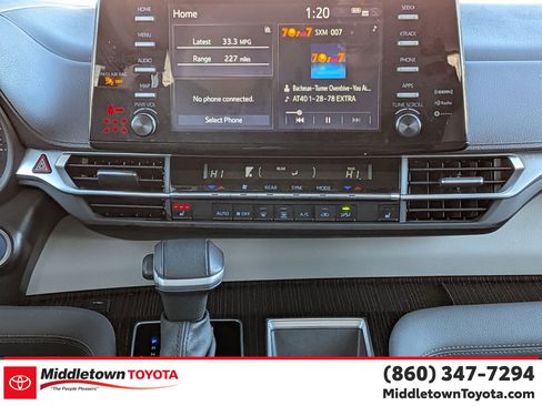 Certified 2024 Toyota Sienna XLE image 32