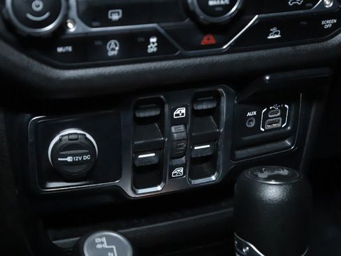 Used 2024 Jeep Wrangler Sport S image 27