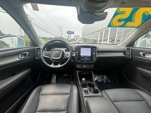 Certified 2025 Volvo XC40 B5 Core AWD/4WD image 19
