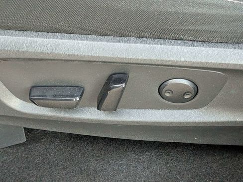 Used 2024 Nissan Pathfinder SV FWD image 21