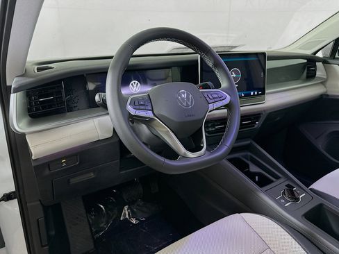 New 2025 Volkswagen Tiguan SE image 9