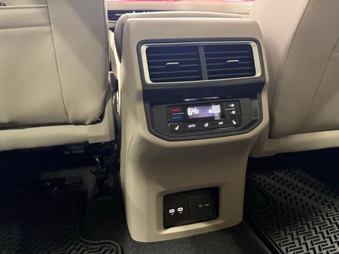 Used 2026 Volkswagen Atlas SEL AWD/4WD image 25