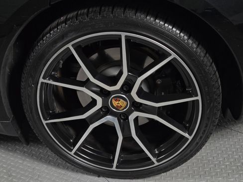 Used 2022 Porsche Taycan RWD image 10