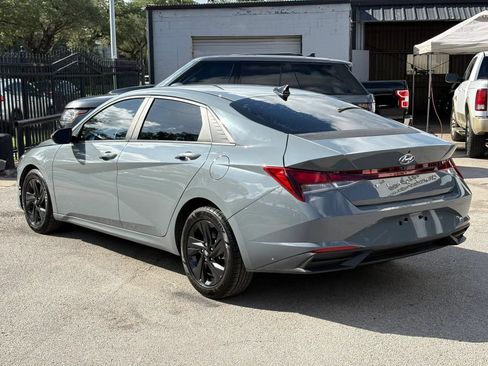 Used 2021 Hyundai Elantra SEL w/ Convenience Package FWD image 5