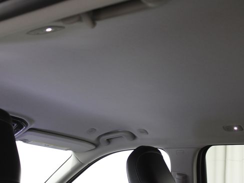 Used 2023 Jeep Grand Cherokee Limited w/ Black Appearance Package image 31