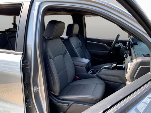 Used 2024 Chevrolet Colorado ZR2 w/ ZR2 Convenience Package III AWD/4WD image 9
