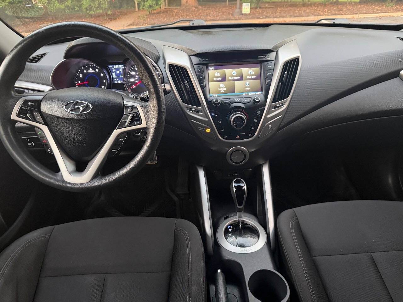 Used 2013 Hyundai Veloster FWD image 25