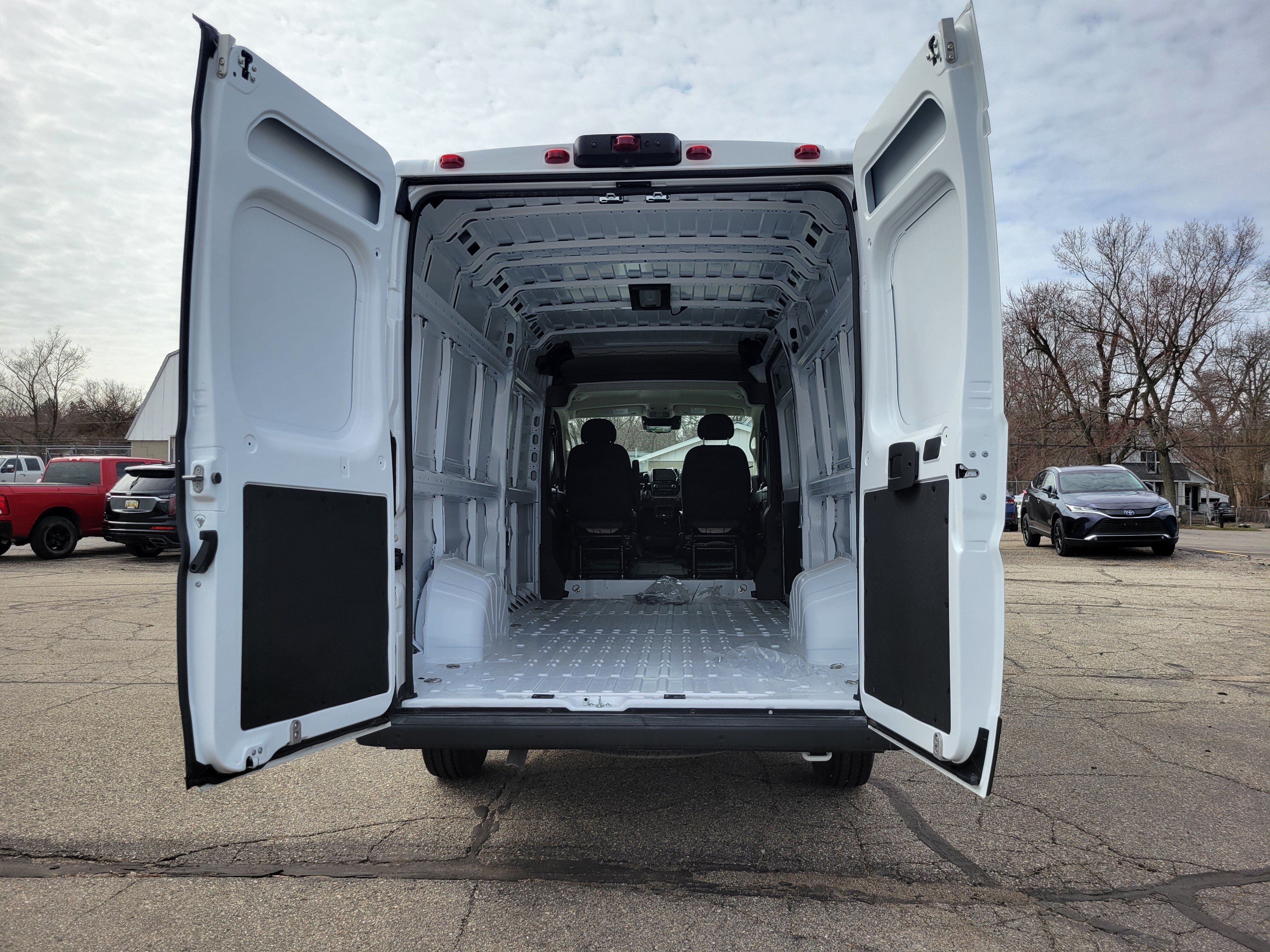 Used 2025 RAM ProMaster 3500 w/ Quick Order Package 22G SLT FWD image 18