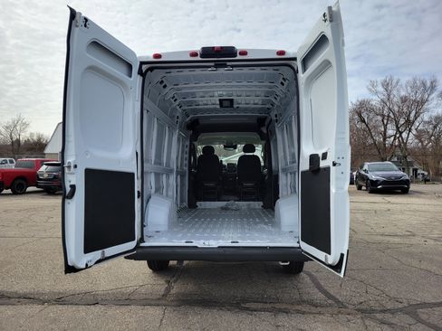 Used 2025 RAM ProMaster 3500 w/ Quick Order Package 22G SLT FWD image 18