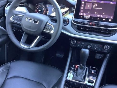 Used 2025 Jeep Compass Limited AWD/4WD image 12