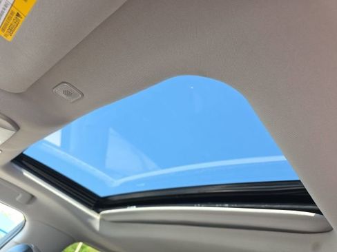 Used 2024 Toyota Highlander XLE image 2