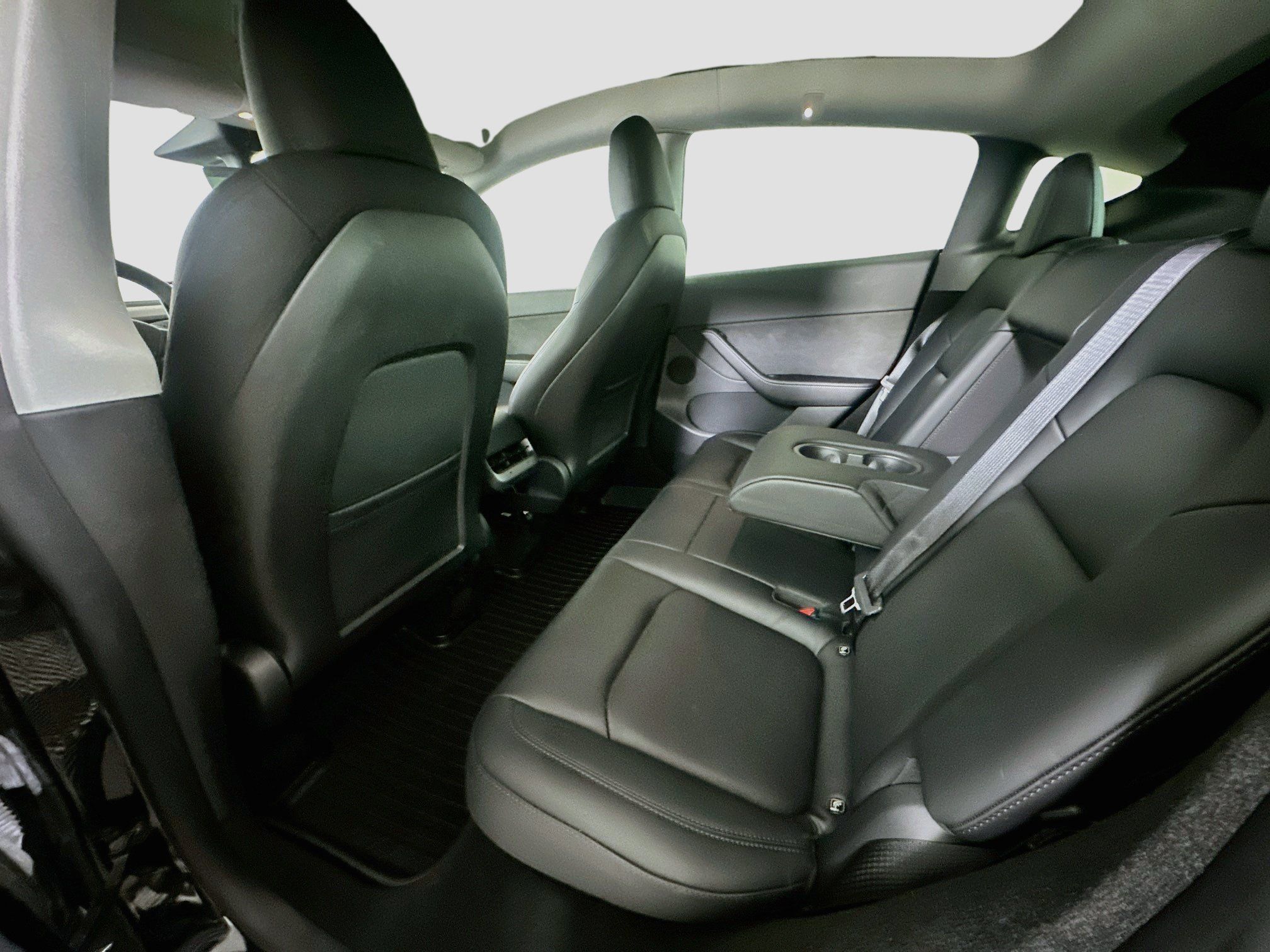 Used 2022 Tesla Model Y Long Range AWD/4WD image 26