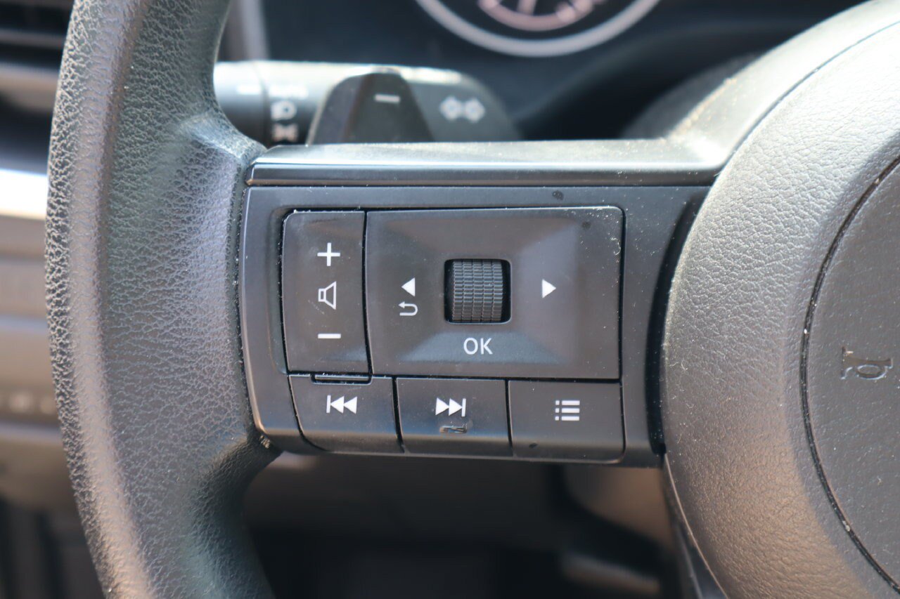 Used 2023 Nissan Rogue S FWD image 12