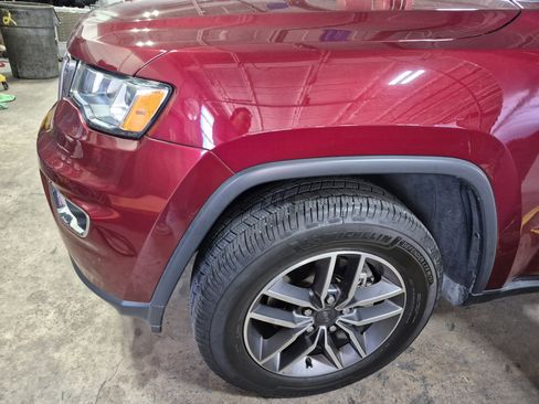 Used 2020 Jeep Grand Cherokee Laredo w/ 18" Wheel & 8.4" Radio Group AWD/4WD image 19