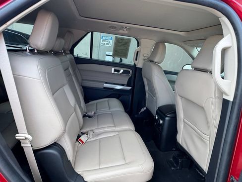 Used 2022 Ford Explorer XLT w/ Equipment Group 202A AWD/4WD image 32