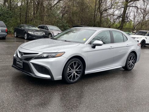 Used 2024 Toyota Camry SE FWD image 3