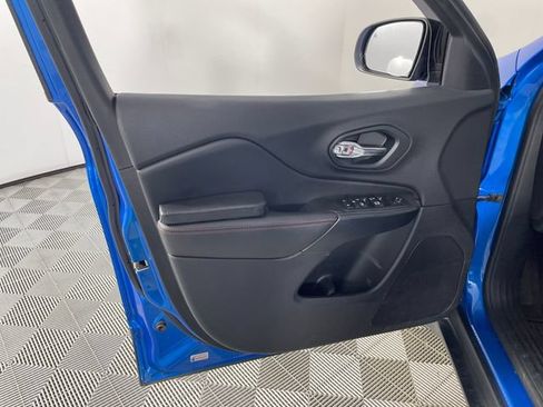 Used 2019 Jeep Cherokee Trailhawk w/ Cold Weather Group AWD/4WD image 11