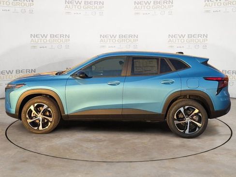 New 2026 Chevrolet Trax RS FWD image 2