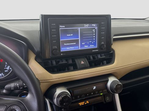 Used 2022 Toyota RAV4 XLE image 18