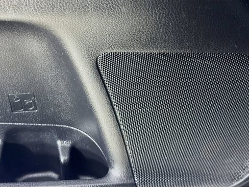 Used 2019 Toyota Highlander XLE FWD image 22