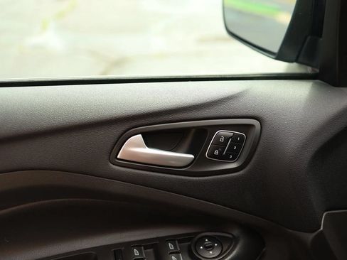 Used 2018 Ford Escape Titanium w/ Ford Safe & Smart Package FWD image 10