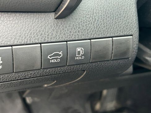 Used 2019 Toyota Camry LE image 22