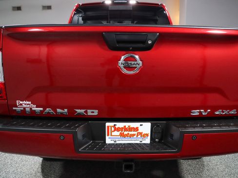 Used 2017 Nissan Titan SV AWD/4WD image 8