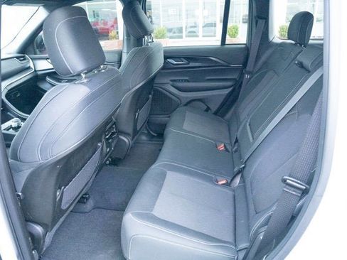 Certified 2025 Jeep Grand Cherokee Laredo X image 27