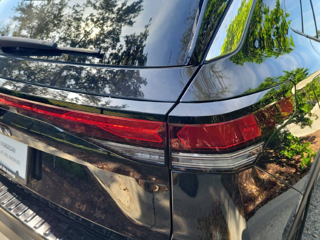 Used 2025 Volkswagen Tiguan SE FWD image 18