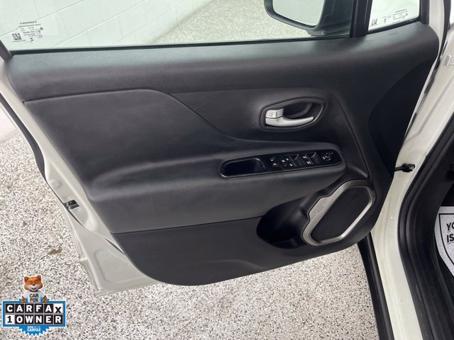 Used 2023 Jeep Renegade Latitude AWD/4WD image 27
