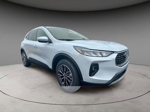 New 2025 Ford Escape SE image 3
