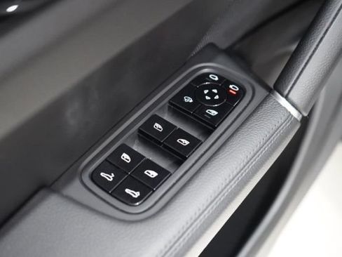 Used 2021 Porsche Cayenne AWD/4WD image 18