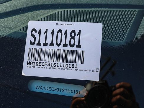 New 2025 Audi Q3 2.0T Premium image 28