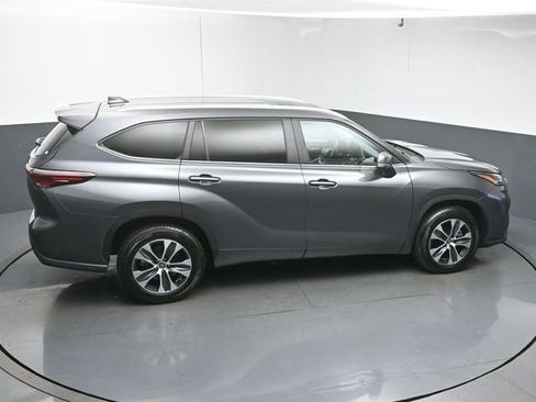 Used 2024 Toyota Highlander XLE FWD image 48