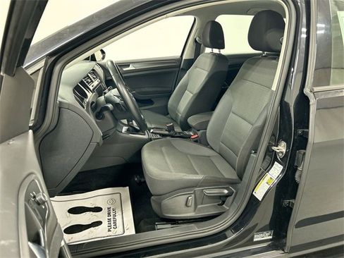 Used 2018 Volkswagen Golf S image 12