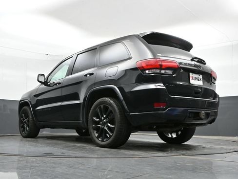 Used 2021 Jeep Grand Cherokee Laredo X AWD/4WD image 29