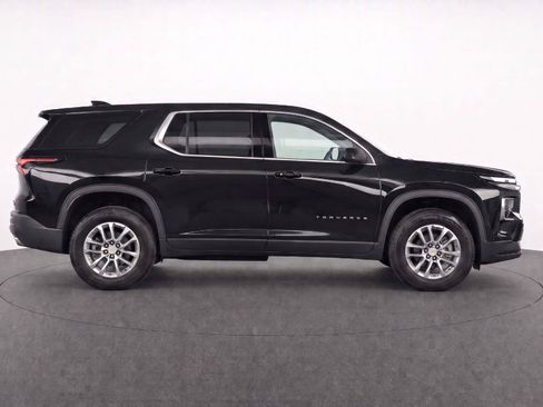 Used 2022 Chevrolet Traverse LS FWD image 6