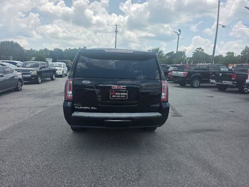 Used 2018 GMC Yukon XL SLT RWD image 3