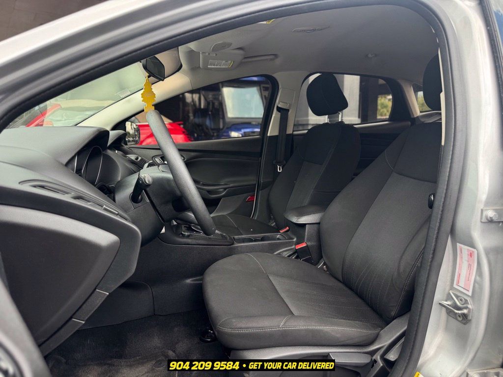 Used 2017 Ford Focus SE FWD image 13