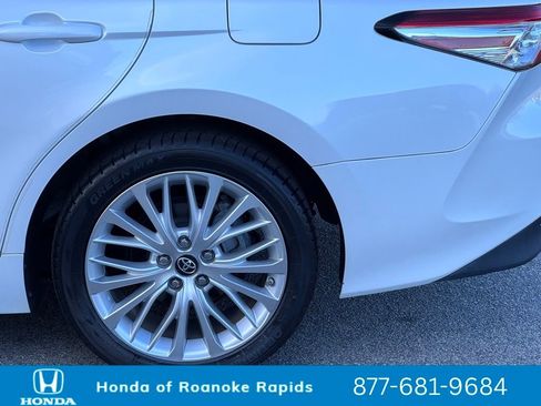 Used 2019 Toyota Camry XLE image 36