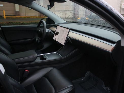 Used 2022 Tesla Model Y Performance image 28