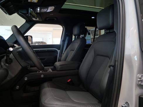 New 2026 Land Rover Defender 130 X-Dynamic SE AWD/4WD image 3