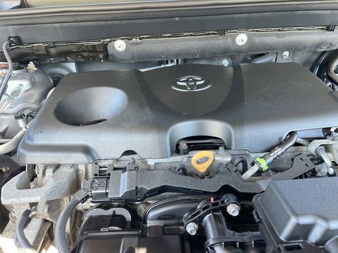 Used 2019 Toyota RAV4 XLE AWD/4WD image 18