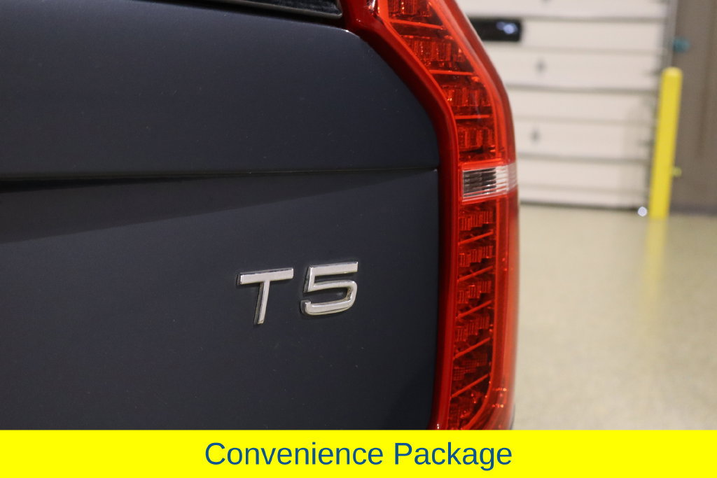 Used 2018 Volvo XC90 T5 Momentum w/ Convenience Package FWD image 16
