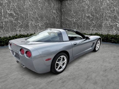 Used 2004 Chevrolet Corvette Coupe w/ Preferred Equipment Group RWD image 9