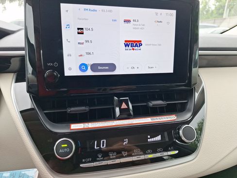 Used 2026 Toyota Corolla LE FWD image 27