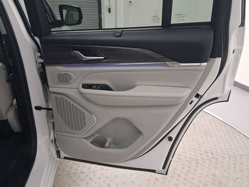 Used 2023 Jeep Grand Cherokee Overland w/ Adv Protech Group III image 33